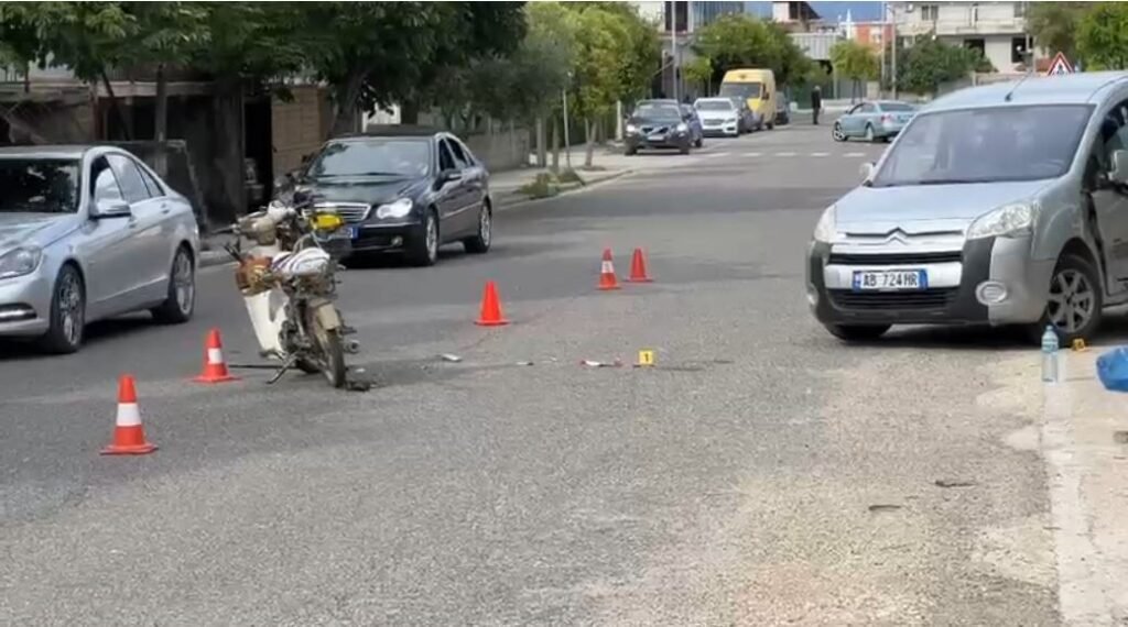 Aksident në aksin Fier-Roskovec, përplaset nga makina, përfundon në spital në gjendje të rëndë drejtuesi i motorit.