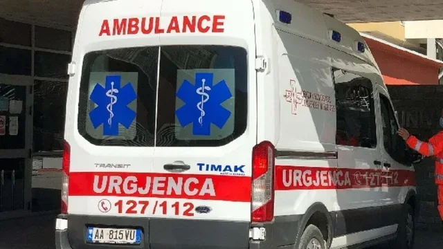 Aksident në aksin Prrenjas–Librazhd, dy adoleshentë në gjendje të rëndë shëndetësore! Nisen me urgjencë drejt Traumës.