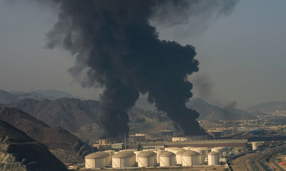 Përshkallëzohet kriza në Hormuz, rriten tensionet SHBA-Iran dhe tronditet tregu i energjisë.