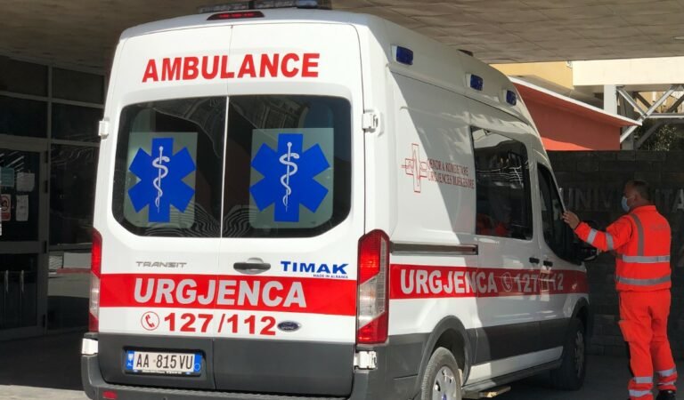 Aksident në aksin Korçë-Bilisht, makina përplas këmbësorin, ndërron jetë 62-vjeçari
