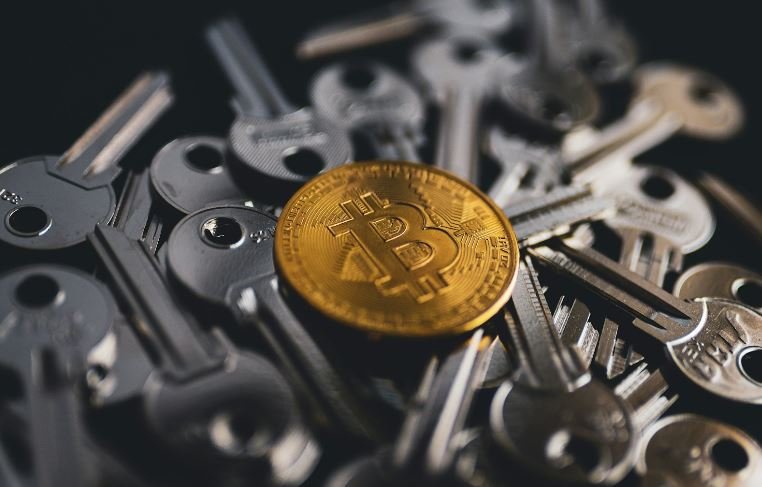 84 trilionë dollarë do të ndërrojnë pronar gjatë 2 dekadave! Ku shkojnë bitcoin-et kur pronari i tyre ndërron jetë?