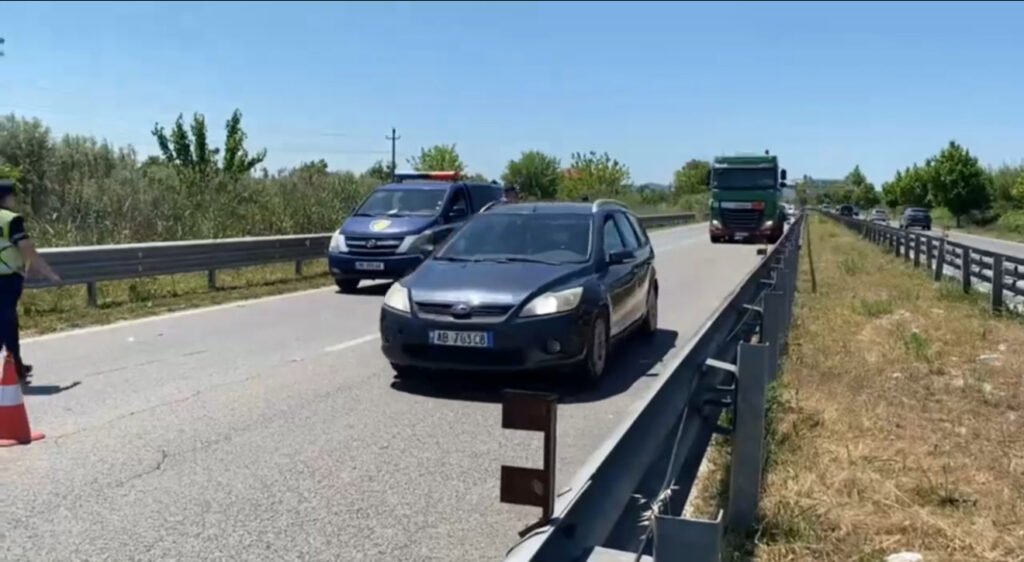 Aksident në autostradën Fier-Lushnje në afërsi të Pushimit të shoferit!