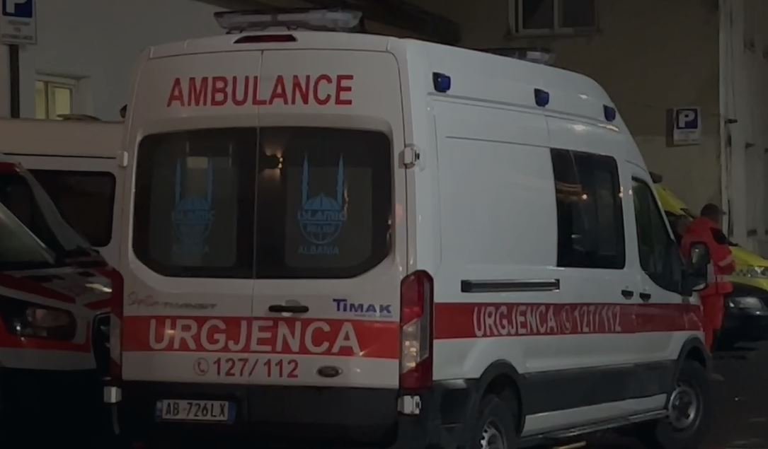Aksident në hyrje të tunelit të Kalimashit, makina përplaset me një kamionçinë, dyshohet për të lënduar.