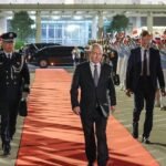 Përfundon vizita e Putinit në Kinë, detaje nga ceremonia zyrtare në aeroport.