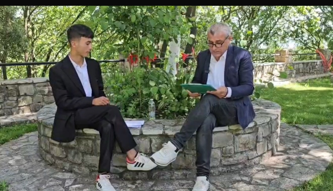 Ledjo Xhelaj, 18-vjeçari i dashuruar pas muzikës popullore !