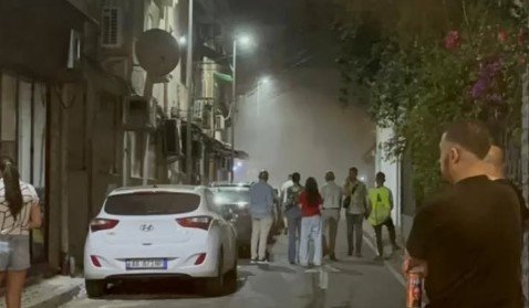 Panik në Tiranë/ Zjarr në një pallat në “Myslym Shyr”, ekipet zjarrfikëse në zonë.