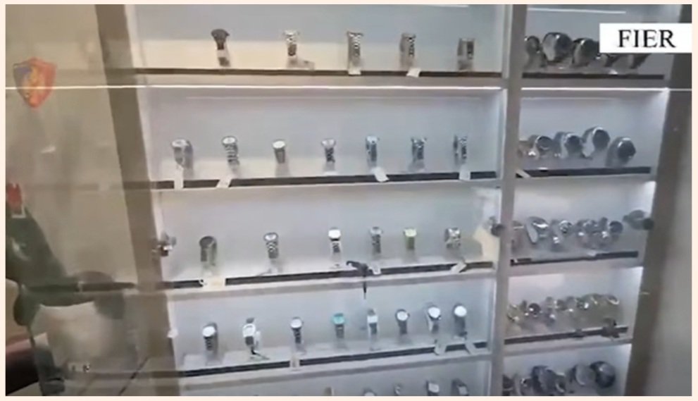Vidhnin sende me vlerë jashtë vendit dhe i tregtonin në argjendari në Fier dhe Lushnje/ Në pranga 27-vjeçari, shpallet në kërkim një 45-vjeçar