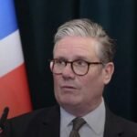 Kryeministri britanik pritet të dorëhiqet të hënën, dy vjet pasi fitoi thellë zgjedhjet