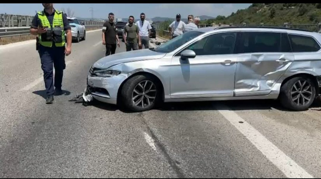 Aksident në autostradën Fier-Vlorë, përplasen dy automjete pranë fshatit Mifol. Plagosen tre persona