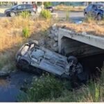 Aksident i frikshëm në Durrës! Makina përfundon në kanal pas përplasjes me “Benz”-in, plagosen dy vajza