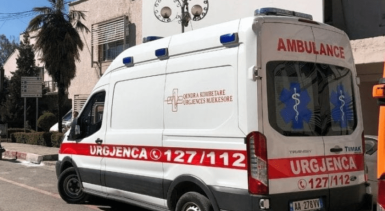 Shëngjin/ Katër të rinj u rrëmbyen nga dallgët, një person dyshohet se ka humbur jetën.