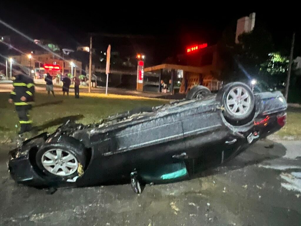 Aksident fatal në Lushnje/ Humb drejtimin e mjetit dhe përplaset me bordurat anësore, humb jetën 43-vjeçari (EMRI).
