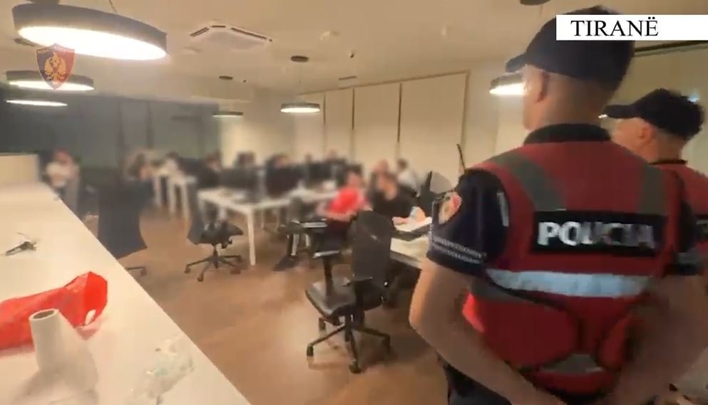 Zbulohet një call center në bulevardin “Gjergj Fishta”, ku kryhej mashtrim kompjuterik, arrestohen 4 administratorët.
