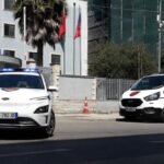 Kolegu i tij u vra, vetë u plagos rëndë gjatë operacionit për arrestimin e të shumëkërkuarit, polici i Shqiponjave pritet të dërgohet te Trauma me helikopter.