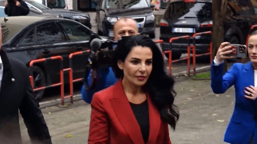 Ish-zv.kryeministres iu sekuestrua vila luksoze/ SPAK: Belinda Balluku e fshehu vilën në Dhërmi në emër të Igli Tares.