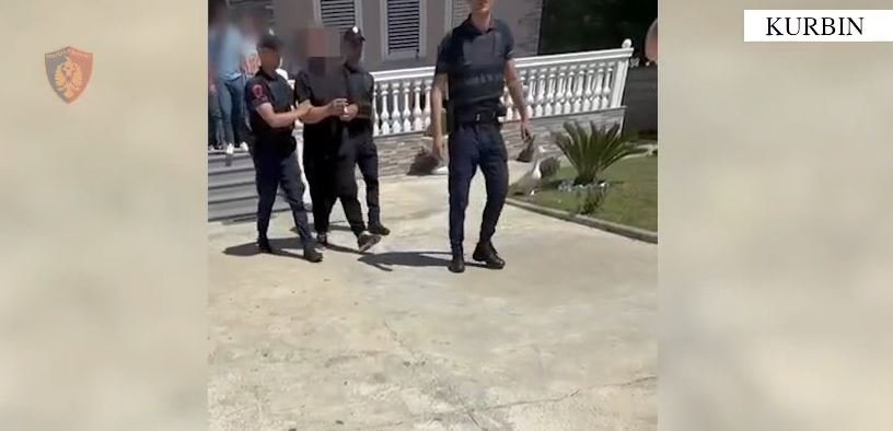 Shpërndante heroinë, arrestohet 48-vjeçari në Kurbin/ Në oborrin e banesës iu zbulua…