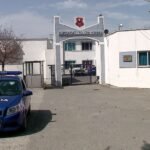Vdiq nga kushte natyrale!”/ Vrau nënën me thikë, arrestohet 57-vjeçarja në Kurbin! Procedohet mjekja që fshehu ngjarjen.