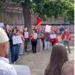 Shqiptarët në këmbë, kërkojnë dorëheqjen e Ramës/ Protesta sot në Hagë: Ta rrëzojmë qeverinë e korruptuar, na përzunë nga shtëpitë.