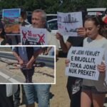 Kundër ndërtimit të resortit/ Me darë me vete për të prerë telat me gjemba, banorët e Rrjollit hidhen në protestë.