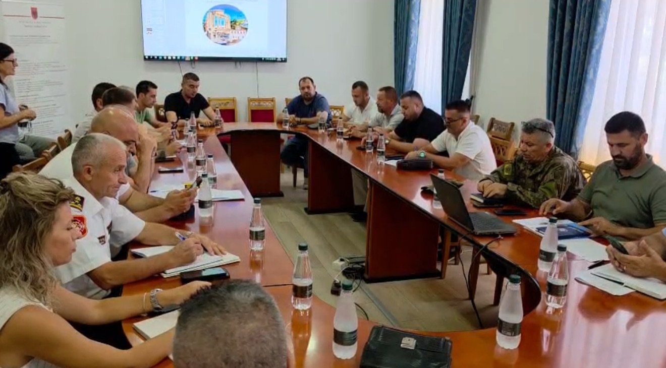 Prefekti i Qarkut Fier zhvilloi mbledhjen e Komisionit të Mbrojtjes Civile