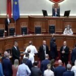 Seanca Plenare është ndërprerë për të dytën herë pasi opozita bllokoi foltoren