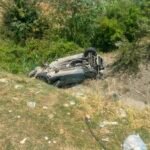 Aksident i rëndë pranë Gramshit, makina del nga rruga dhe rrokulliset disa herë