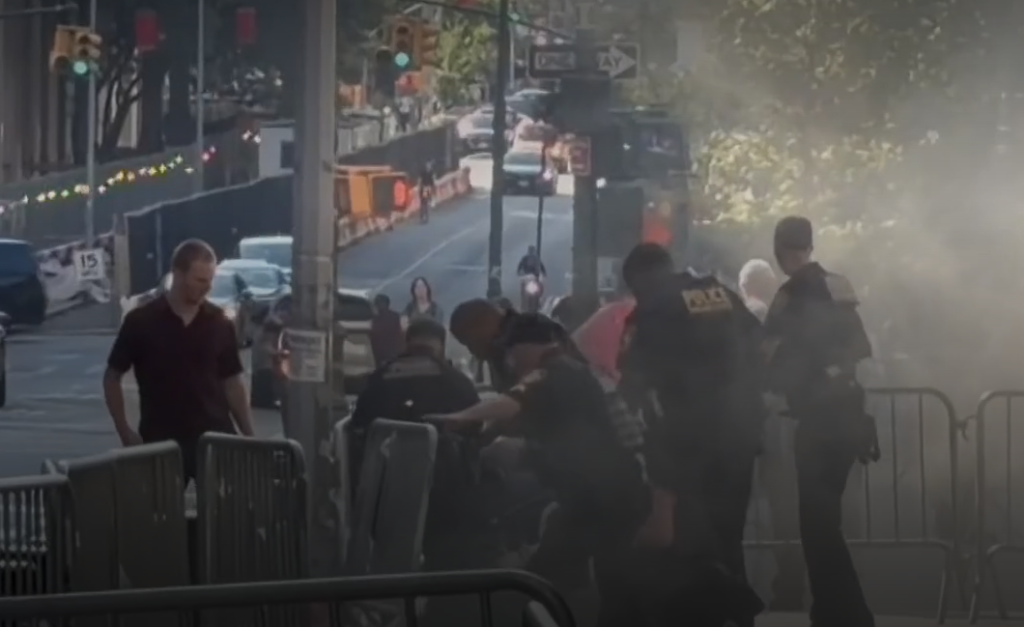 Sulm me mjet ndezës pranë një ndërtese federale në New York