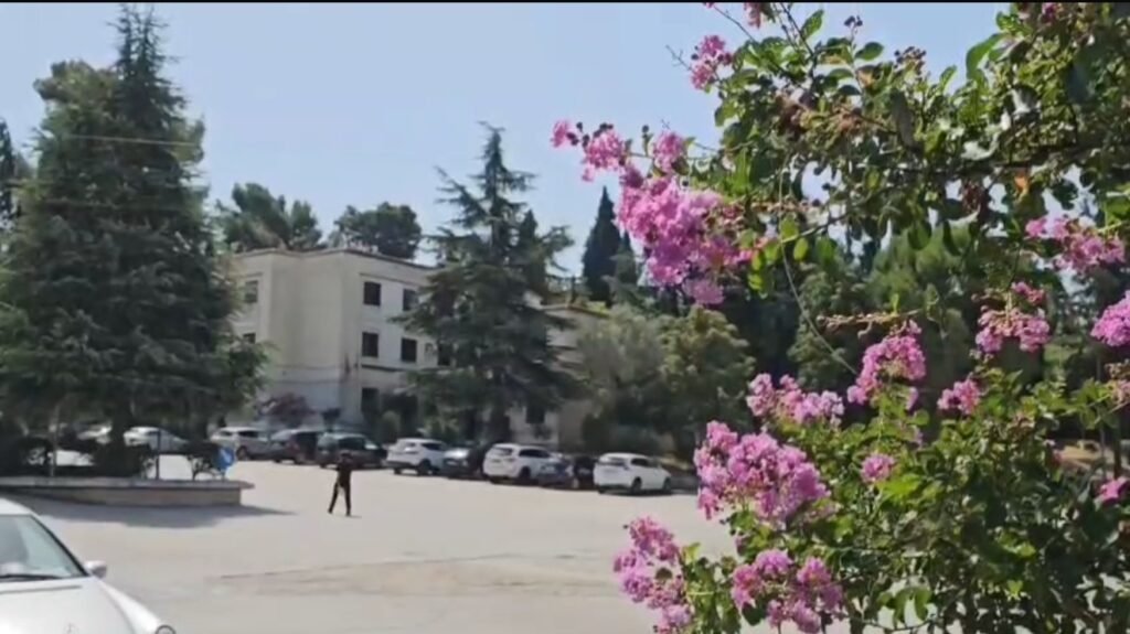 Kuçova, qyteti që merr frymë gjelbër. Investimet në hapësirat publike po ndryshojnë pamjen e qytetit.