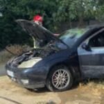 Një automjet përfshihet nga flakët pranë nënstacionit elektrik në Lushnje