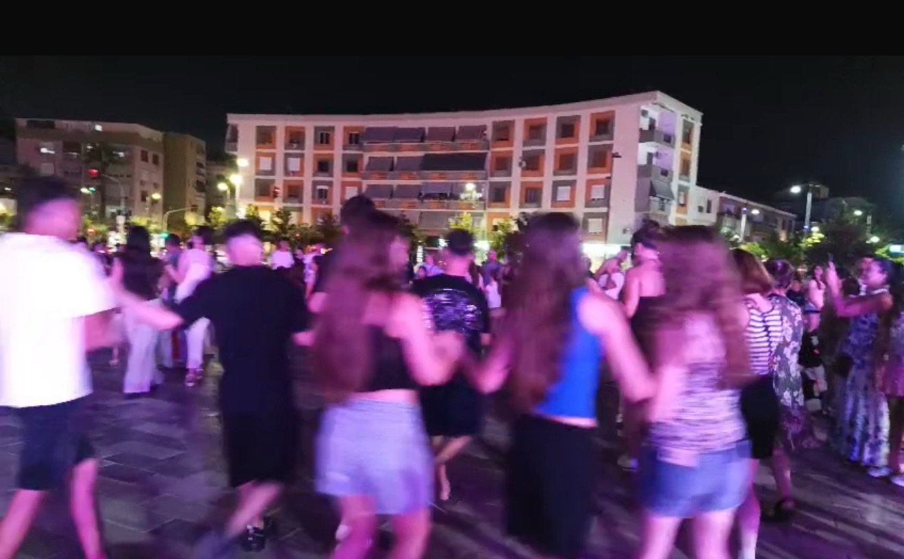 Në bashkëpunim me Qendrën Sociale Murialdo, Bashkia Fier organizoi aktivitetin artistik-komunitar “Kërcejmë së Bashku”