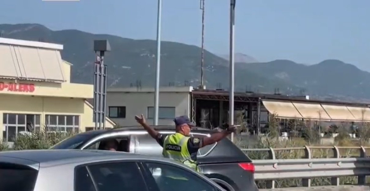 Mes vapës dhe fluksit të automjeteve, policia çdo ditë në krye të detyrës.