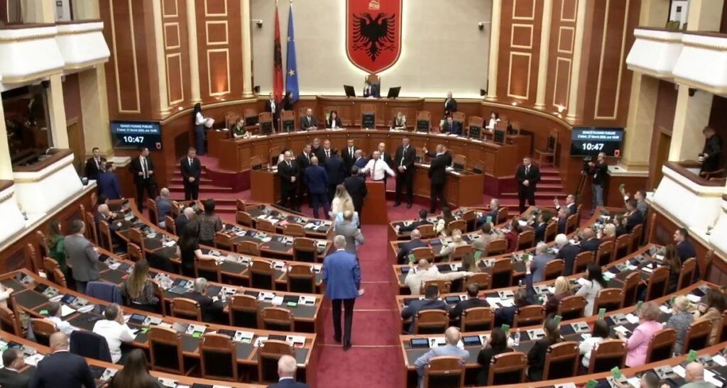 Marrëveshja me SHBA-në kalon me procedurë të përshpejtuar, Kuvendi mblidhet në orën 15:00