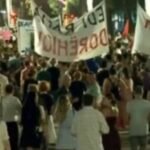 58 ditë qëndresë /Aktivistët transmetojnë në shesh dokumentarin për Teatrin