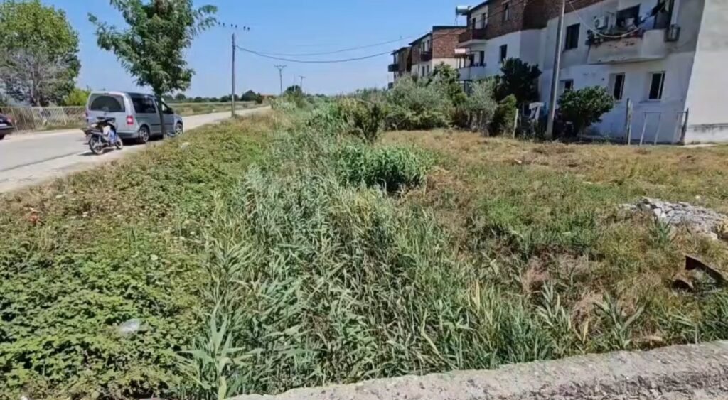 Fshati Bedat, mes ferrave, mbeturinave dhe mungesës së investimeve.