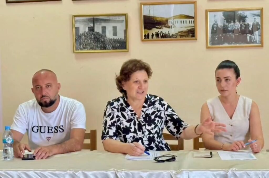 Lushnje, zhvillohet dëgjesa publike për Planin Vendor të Menaxhimit të Integruar të Mbetjeve. Lushnje, zhvillohet dëgjesa publike për Planin Vendor të Menaxhimit të Integruar të Mbetjeve.