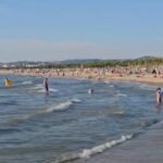 Bregdeti i Golemit dhe Qerretit mirëpret pushuesit, por në shumë sektorë të plazhit mungojnë vrojtuesit.