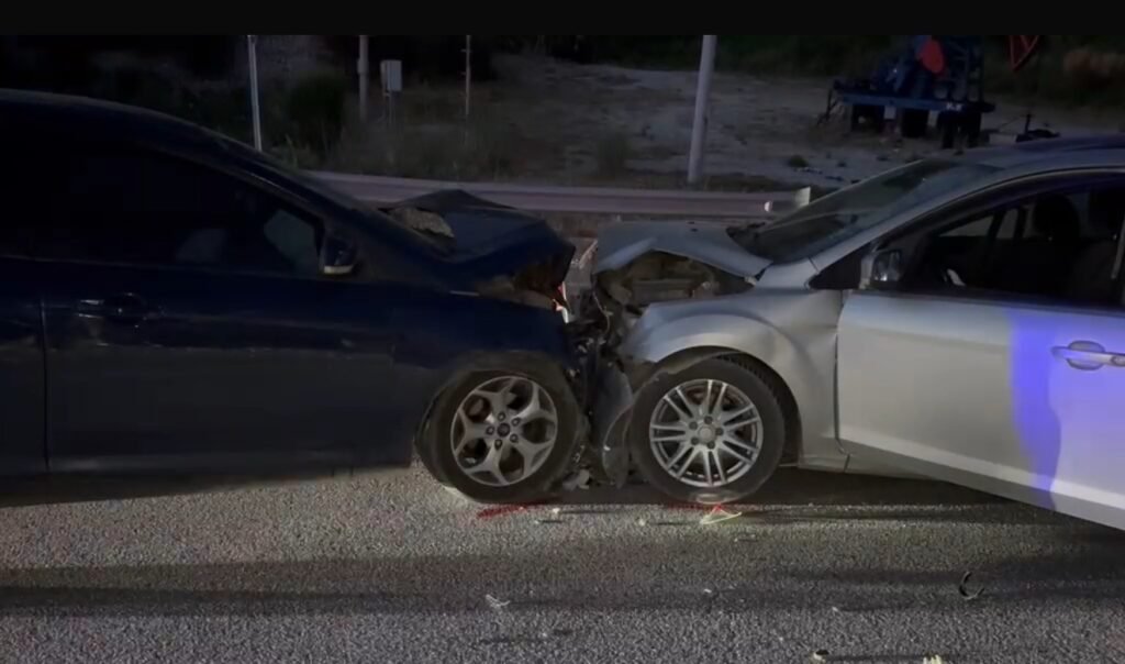 Një aksident automobilistik është regjistruar pak minuta më parë në autostradën Levan–Tepelenë