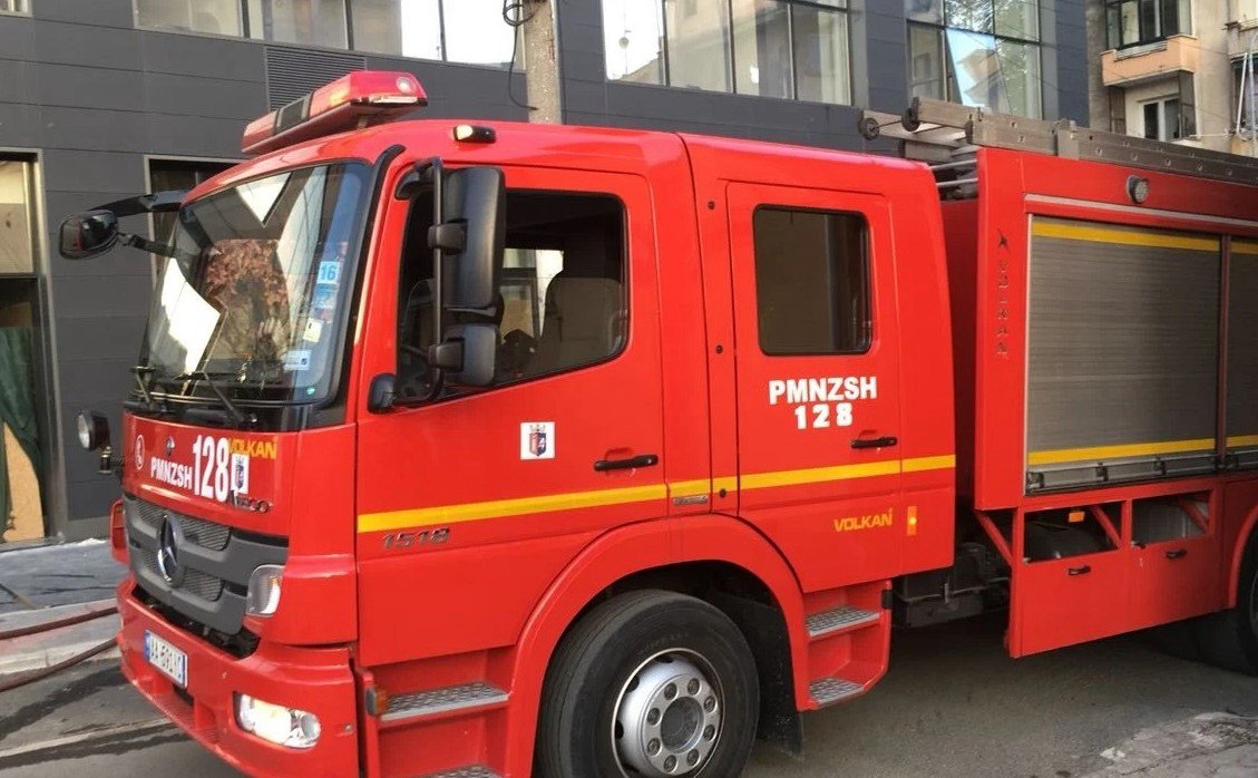 Përfshihet nga flakët një park bletësh në Gjirokastër
