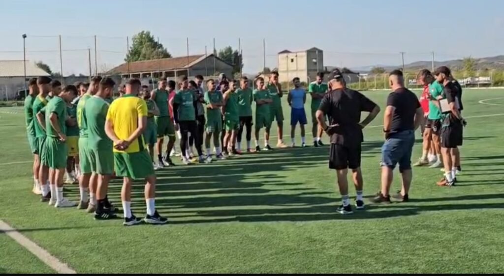 KF Lushnja nis përgatitjet nën drejtimin e trajnerit Dorjan Bubeqi.