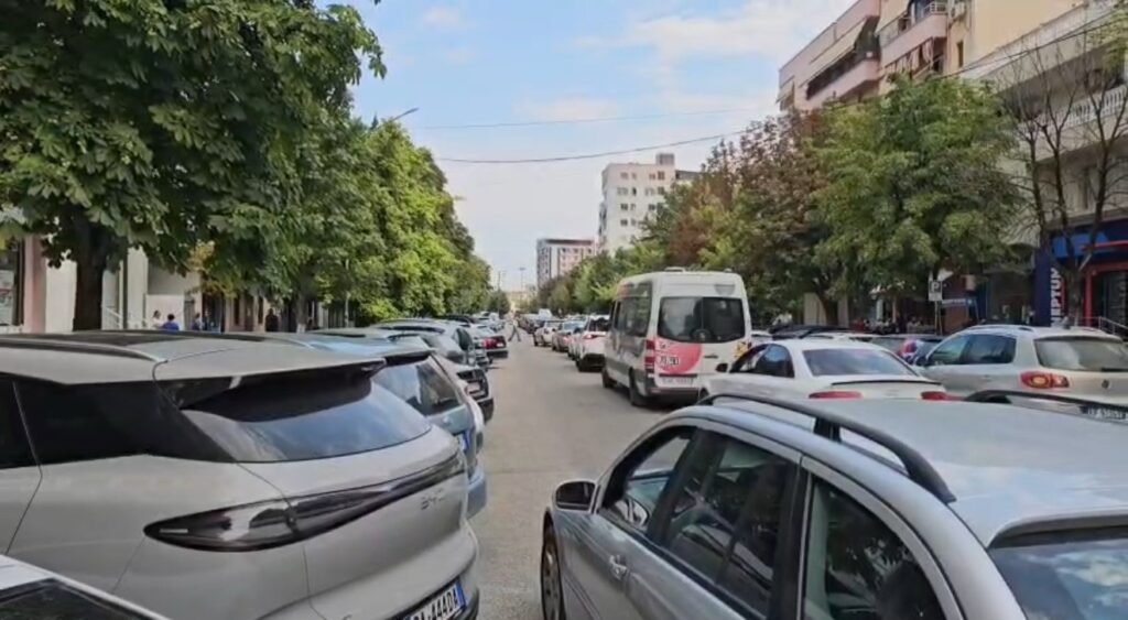 Fluks mjetesh në Lushnjë, Policia në terren për menaxhimin e trafikut veror.