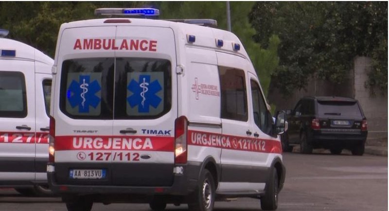 Aksident tragjik në Divjakë, makina u përplas me shtyllën, humb jetën 82-vjeçari