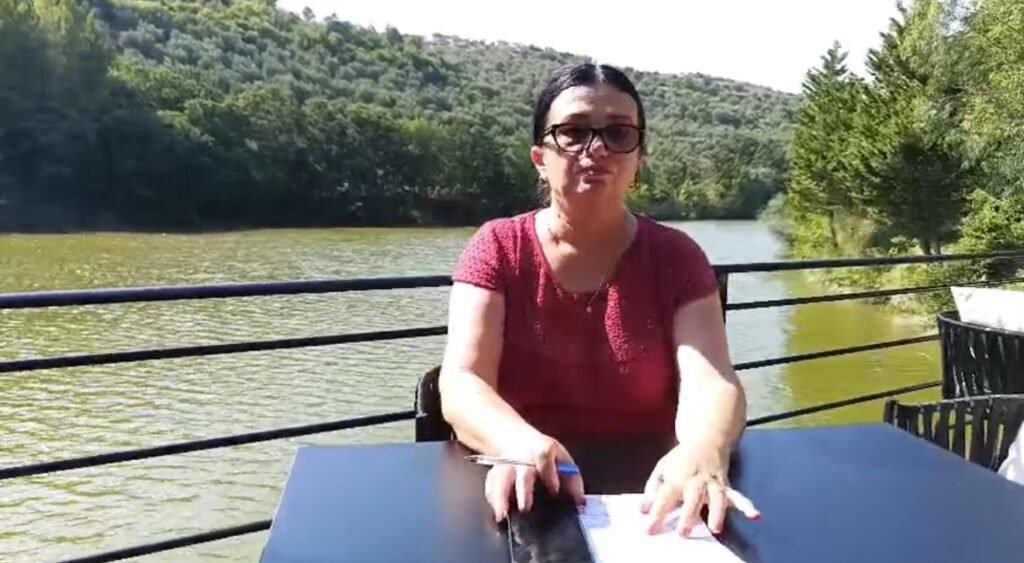 LIBRI, SHOQËRUESI IDEAL I PUSHIMEVE. LIBRI, SHOQËRUESI IDEAL I PUSHIMEVE.