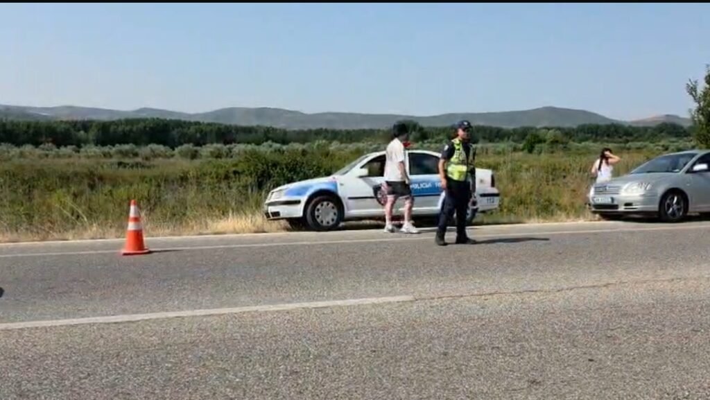 Aksident i rëndë në aksin Levan-Tepelenë, plagosen nëna dy vajzat dhe drejtuesi i mjetit Aksident i rëndë në aksin Levan-Tepelenë, plagosen nëna dy vajzat dhe drejtuesi i mjetit