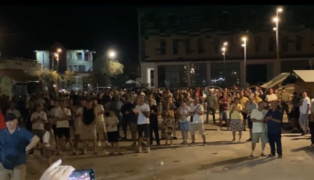 Dhjetë ditë protestë e banorëve në Divjakë kundra projektit të shkrirjes së bashkisë së tyre