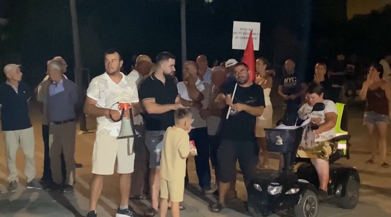 Dita e 12 e protestes se banoreve te Divjakes