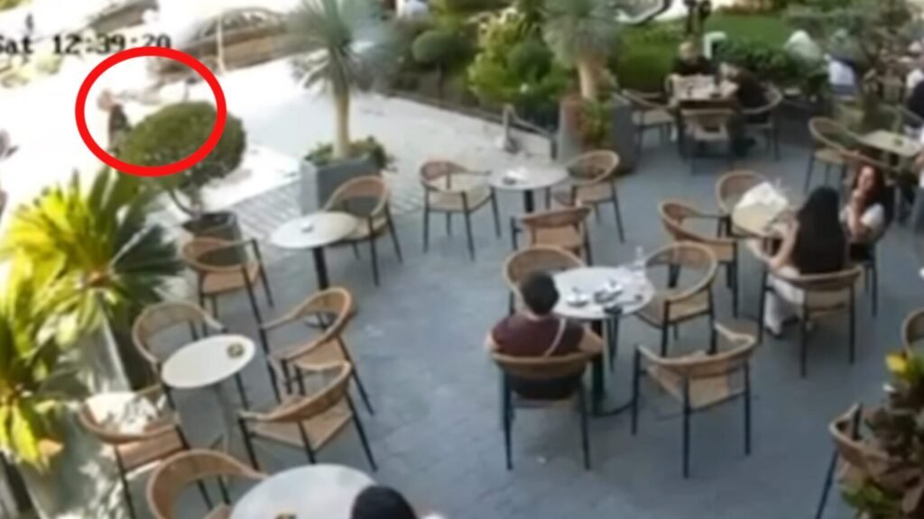 Në qytetin e Elbasanit, ku dyshohet se një person ka tentuar të vrasë me armë zjarri një tjetër person.