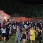 Nisin festimet në Manastirin e Shën Kozmait, qindra besimtarë në pelegrinazh drejt Kolkondasit