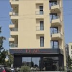 Kamarieri u rrah se kerkoi pagën, Xhaxhai u nis me kallashnikov drejt hotelit