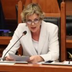 Evis Sala dorëhiqet si ministre e Shëndetësisë