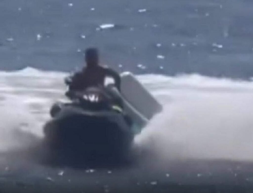 Erlind Shtylla i cili i shpëtoi jetën një fëmije 3-vjeçar është shpallur heroi i muajit gusht.
